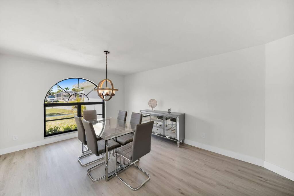 Villa Luxury Waterfront Haven In Cape Coral - Dog-Friendly Escape With Private Pool Exterior foto